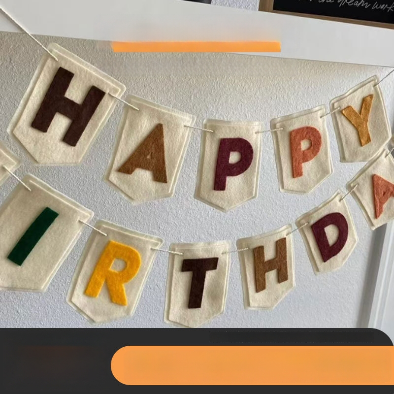 Narozeninové práporky s gravírovaným textom – práporky z netkanej tkaniny, vlastné logo, bez tyče, balené v OPP vrecúšku.