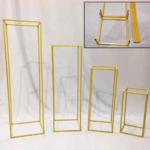 Geometrijski stalak za cvijeće od željeza sa zlatnim kvadratnim okvirom, dekor svadbene scene