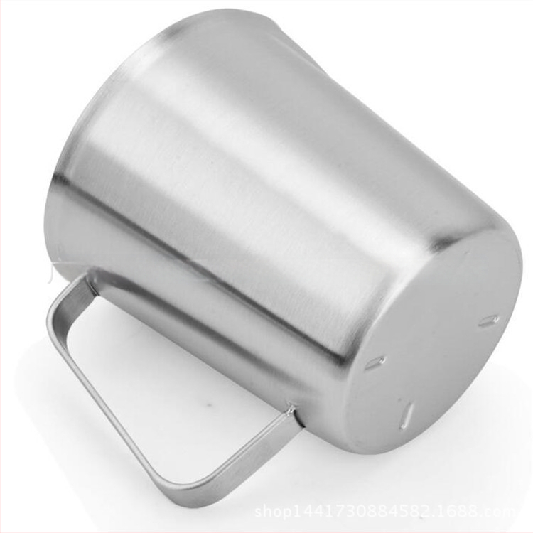 Merací pohár z nerezovej ocele 304 s integrovanou stupnicou, vhodný na čaj s mliekom a kávu; viaceré modely s čiarami a tolerancia ±100 ml.