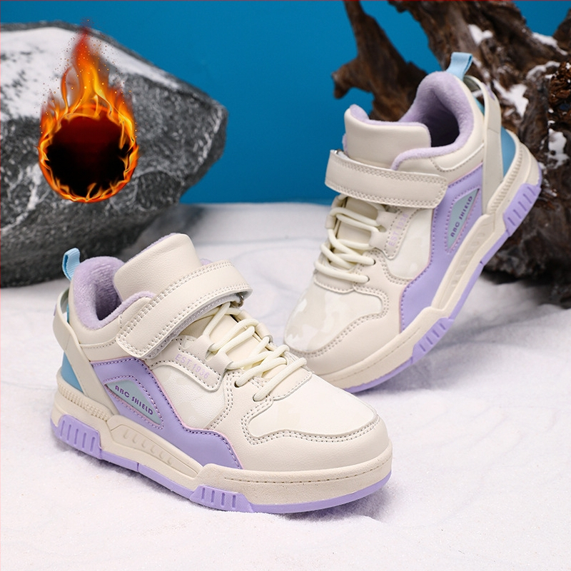 Deti tenisky s hrubou podrážkou s zapínaním na suchý zips, vršok z imitácie kože, stredná výška, podrážka z TPR (dýchajúce, teplé, odolné)