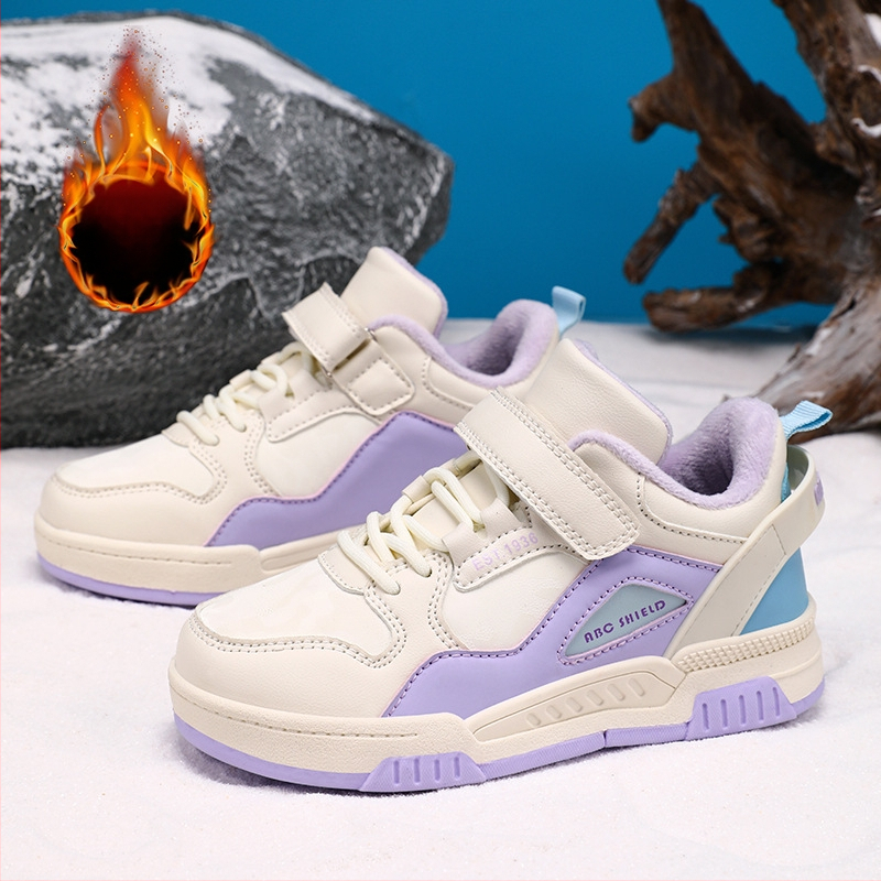 Deti tenisky s hrubou podrážkou s zapínaním na suchý zips, vršok z imitácie kože, stredná výška, podrážka z TPR (dýchajúce, teplé, odolné)