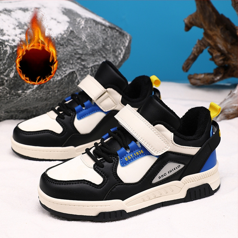 Deti tenisky s hrubou podrážkou s zapínaním na suchý zips, vršok z imitácie kože, stredná výška, podrážka z TPR (dýchajúce, teplé, odolné)