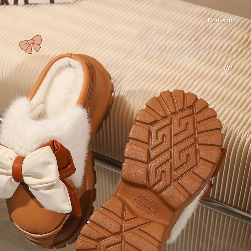 Naise mikrofiberist puuvillased sussid kunstliku karvase vooderduga, EVA talla, 6–8 cm konts, paks talla talveks siseruumides ja väljas kandmiseks.