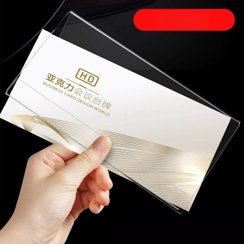 Štít s menom študenta s V-tvarným trojuholníkom pre miesto sedenia (akryl; výstavná stojan; stolný displej)