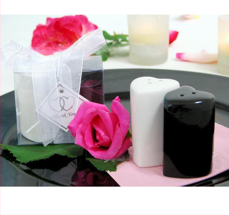 Srdcovitá keramická fľaštička na korenie so darčekovým balením, vhodná na svadby