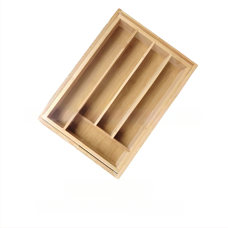 Bambusový organizér do kuchynskej zásuvky na riad s teleskopickým deličom — moderný minimalistický štýl, domáce použitie