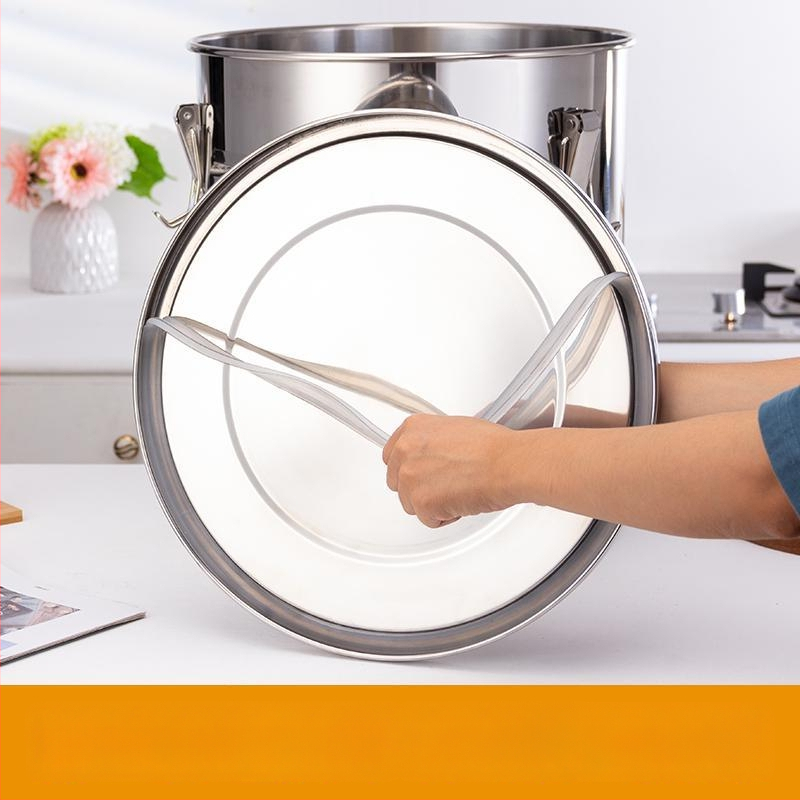 Box na skladovanie ryže z 304 nerezovej ocele so vlhkosťou odolným uzáverom a západkou, objem 10 l alebo viac