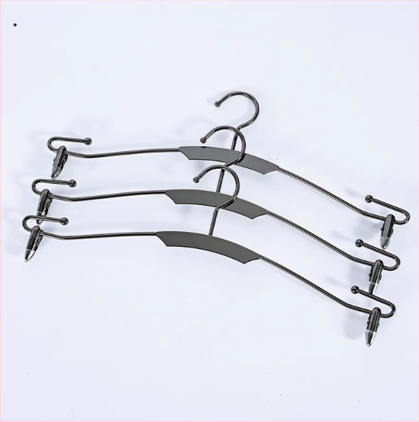 Stolný stojan na spodné prádlo s kovovým vešiakom na podprsenky