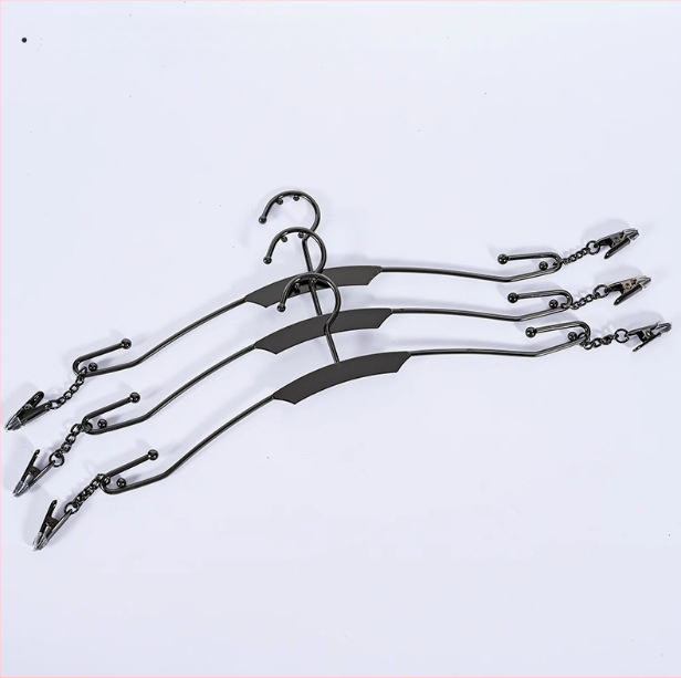 Stolný stojan na spodné prádlo s kovovým vešiakom na podprsenky