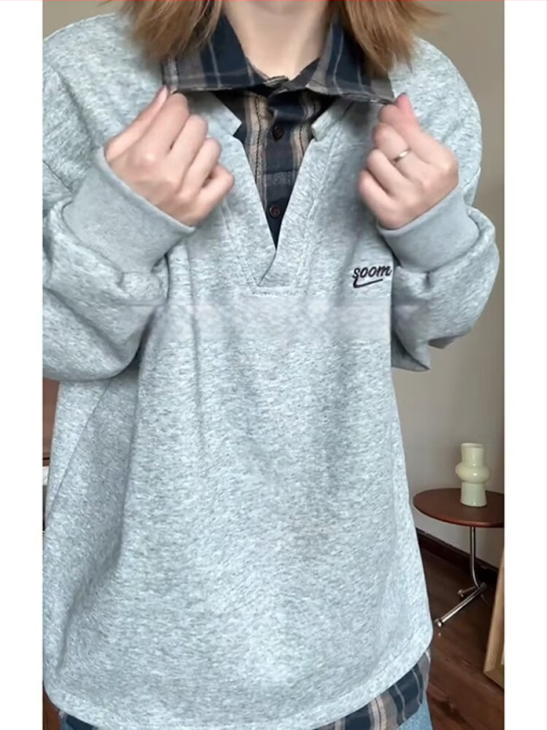 Dressipluus trükisega, pööratud kaelaga, pikad varrukad, vaba lõige