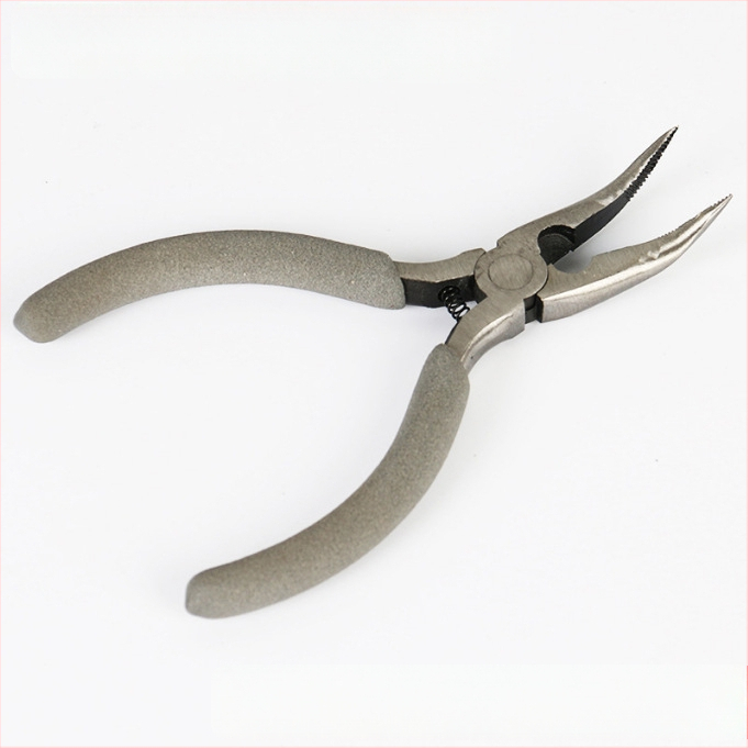 Kliešte s oblou ústou, s dlhým nosom s zubami, zahnutou hlavou, izolované, 45# oceľ