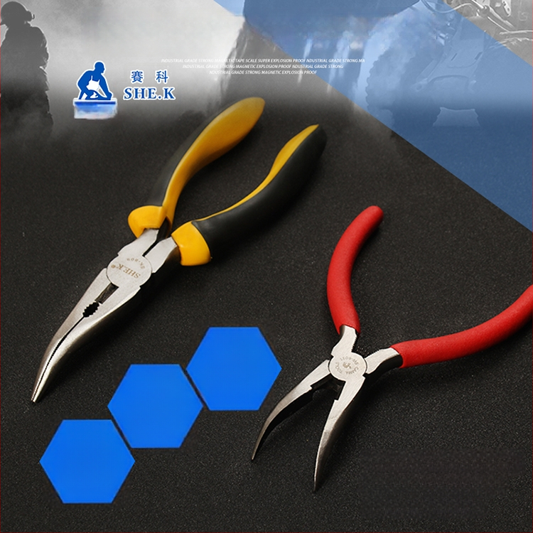 Kliešte s oblou ústou, s dlhým nosom s zubami, zahnutou hlavou, izolované, 45# oceľ