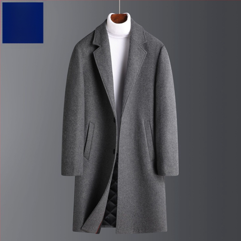Vlnený kabát, mestský štýl, úzka silueta, hrubšia vlna, jednoradové zapínanie, V golier, podšívka z polyesteru