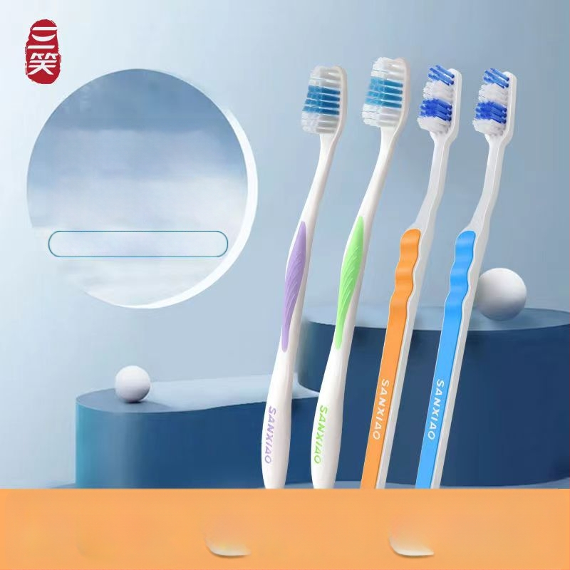 Three Laughs ručna četkica za zube za odrasle, s dvostrukim tvrdim i mekanim vlaknima, dizajn valovito-lukaste forme, individualno pakirana, za interdentalno čišćenje