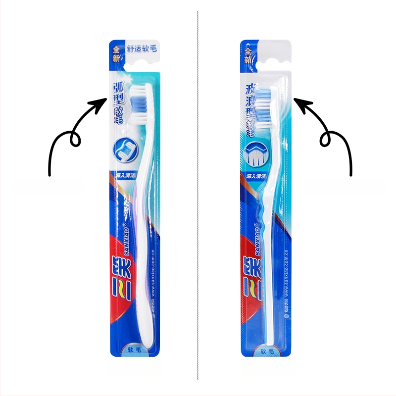 Three Laughs ručna četkica za zube za odrasle, s dvostrukim tvrdim i mekanim vlaknima, dizajn valovito-lukaste forme, individualno pakirana, za interdentalno čišćenje