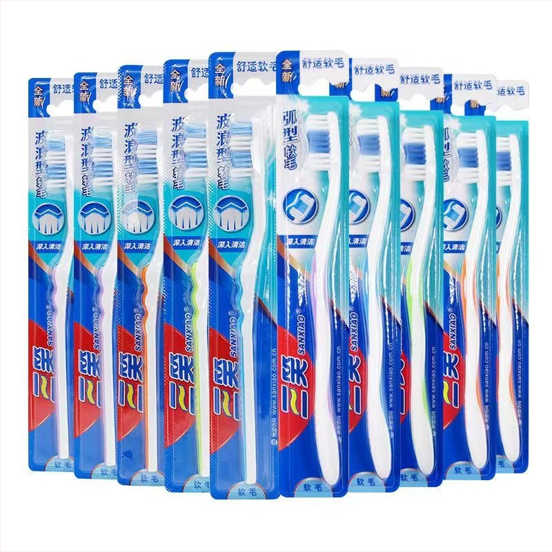 Three Laughs ručna četkica za zube za odrasle, s dvostrukim tvrdim i mekanim vlaknima, dizajn valovito-lukaste forme, individualno pakirana, za interdentalno čišćenje