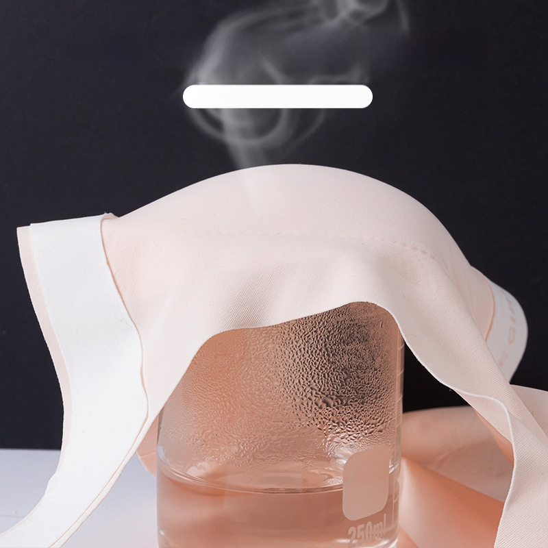 Dievčenská športová podprsenka, antibakteriálna, bezšvová, plné košíky s tenkou bavlnenou výstelkou, hlavný materiál nylon, podšívka 80% nylon/20% spandex, pevné dvojité ramienka