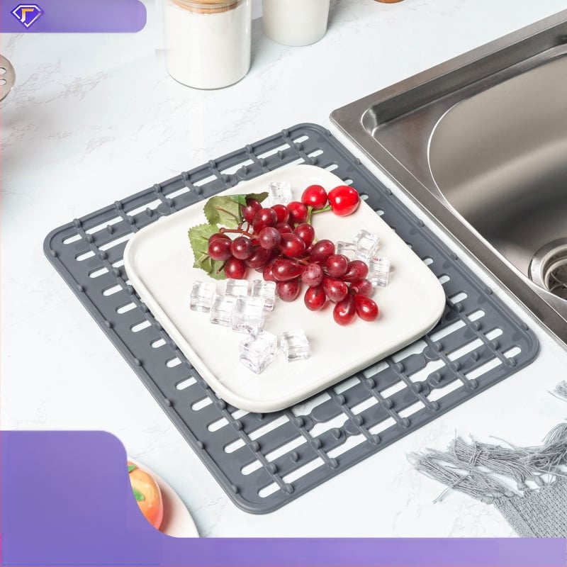 Silikónová podložka pod drez – protikĺzová, tepelne odolná až do 230°C, odvádzanie vody, dá sa orezať