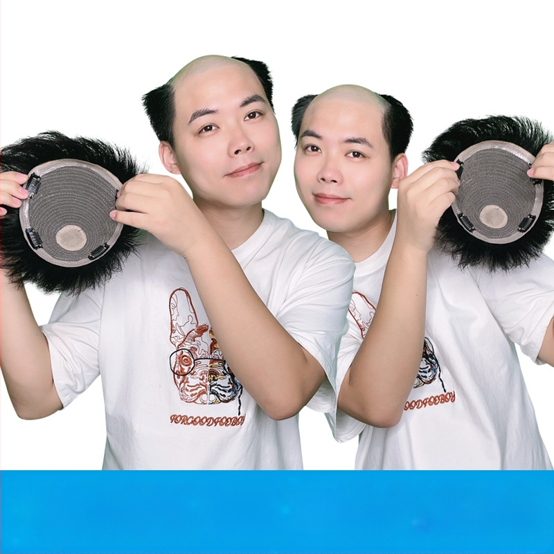 Parochňa z pravých vlasov s mechanickým upevňovacím systémom a lepiacim klipom; krátka dĺžka; vhodná pre všetky odtiene pleti; nie je vhodná pre horúce farbenie