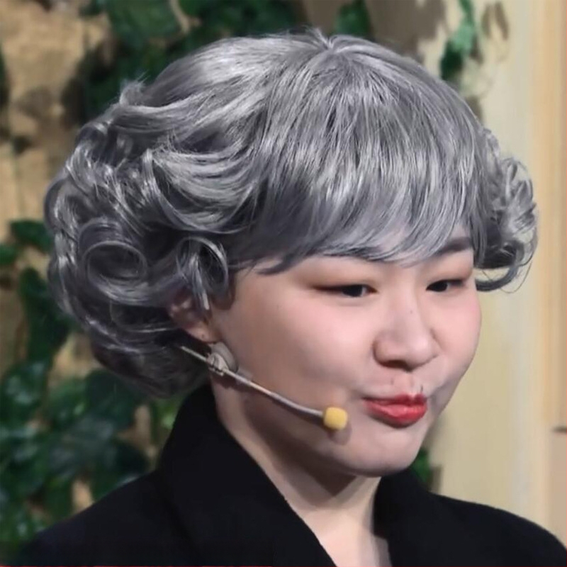 Parochňa s krátkymi kučeravými vlasmi na scénu, prirodzený štýl, drôt s vysokou teplotou, model 546, šikmé ofiny