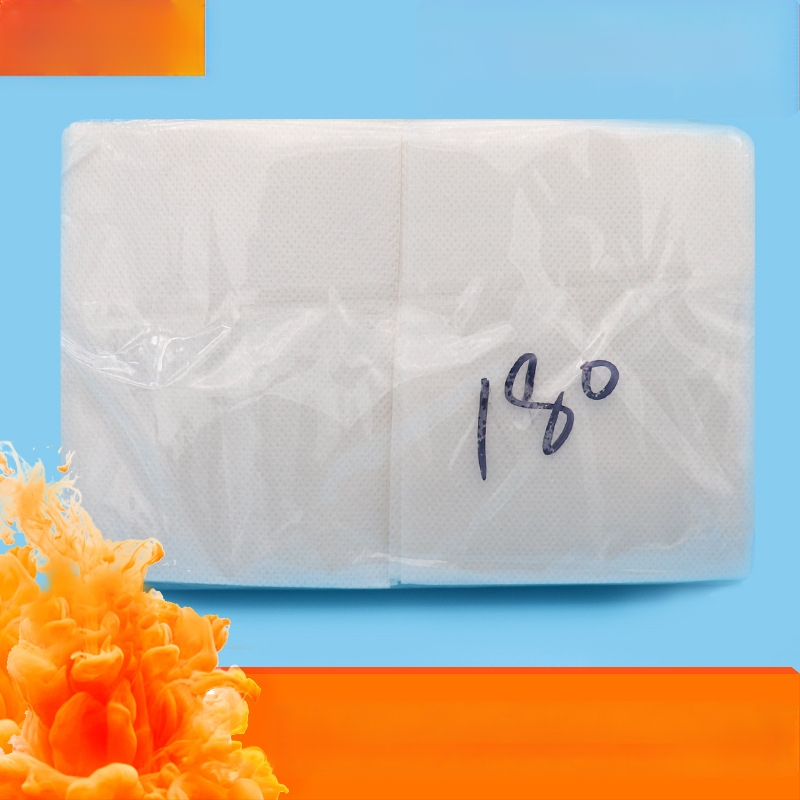 Prací utierka proti zafarbeniu (netkaná textília; obsah aktívnych látok 75–80%; 10 g na kus; balenie 500 kusov)