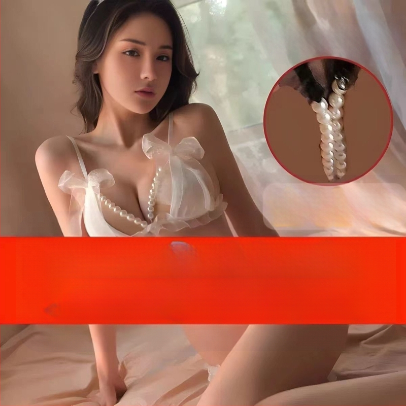 Naiste aluspesu komplekt kolmetri disainiga, pärlidetailid ja läbivaat pits avatud eesosaga (polüesterkangas 90–95%)