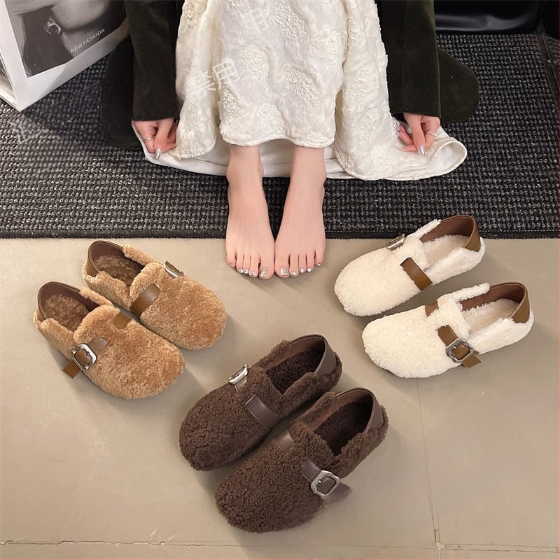 Γυναικείες μπότες από γούνα προβάτου για τον χειμώνα — Slip-On, χαμηλό ύψος γάμπας, χαμηλό τακούνι, καουτσούκ σόλα, πάτος από 100% μαλλί