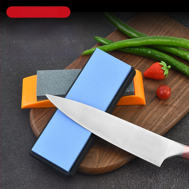 Dvojstranný brúsny kameň s držiakom na drez pre kuchynské nože a nožnice — korund