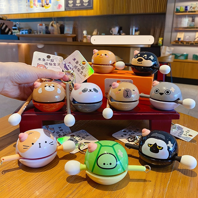 PVC kľúčenka s karikatúrnym štýlom a motívom korytnačky, individuálne balená, vhodná ako darček k svadbám, narodeninám a promóciám.