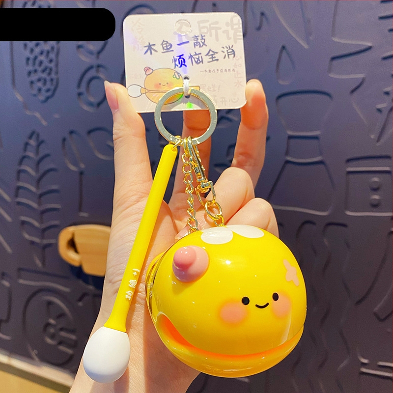 PVC kľúčenka s karikatúrnym štýlom a motívom korytnačky, individuálne balená, vhodná ako darček k svadbám, narodeninám a promóciám.