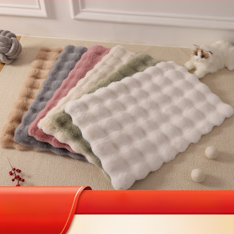 Velúrové hniezdo pre mačky a psy – teplé, protišmykové kruhové lôžko na vnútorné použitie a do auta, na všetky ročné obdobia