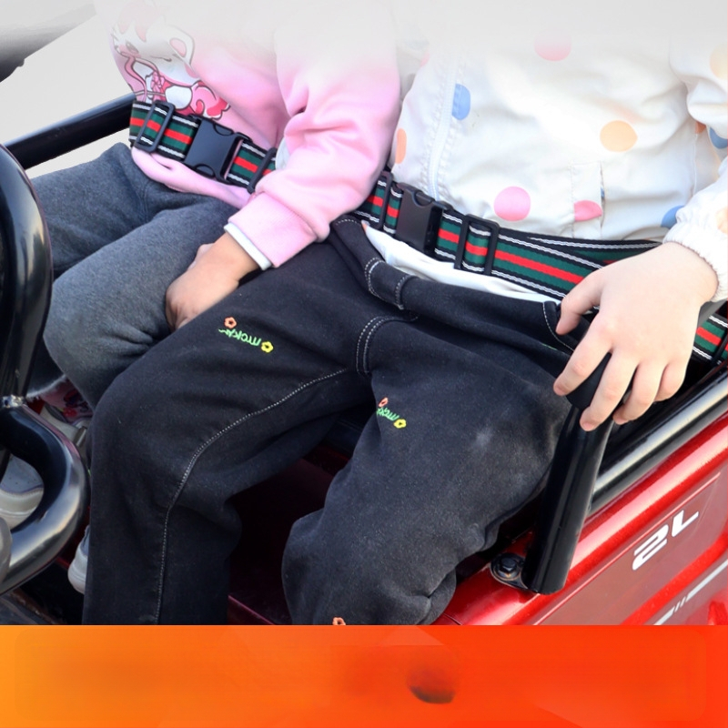 Bezpečnostný pás zadného sedadla pre trojkolové elektrické vozidlo s dvojitou ochranou proti pádu; Materiály: zinková zliatina, plastová oceľ, hliníková zliatina, napodobený nylon; Vhodný pre motocykle, elektrické bicykle a elektrické kolobežky; Vek: 1,5–1