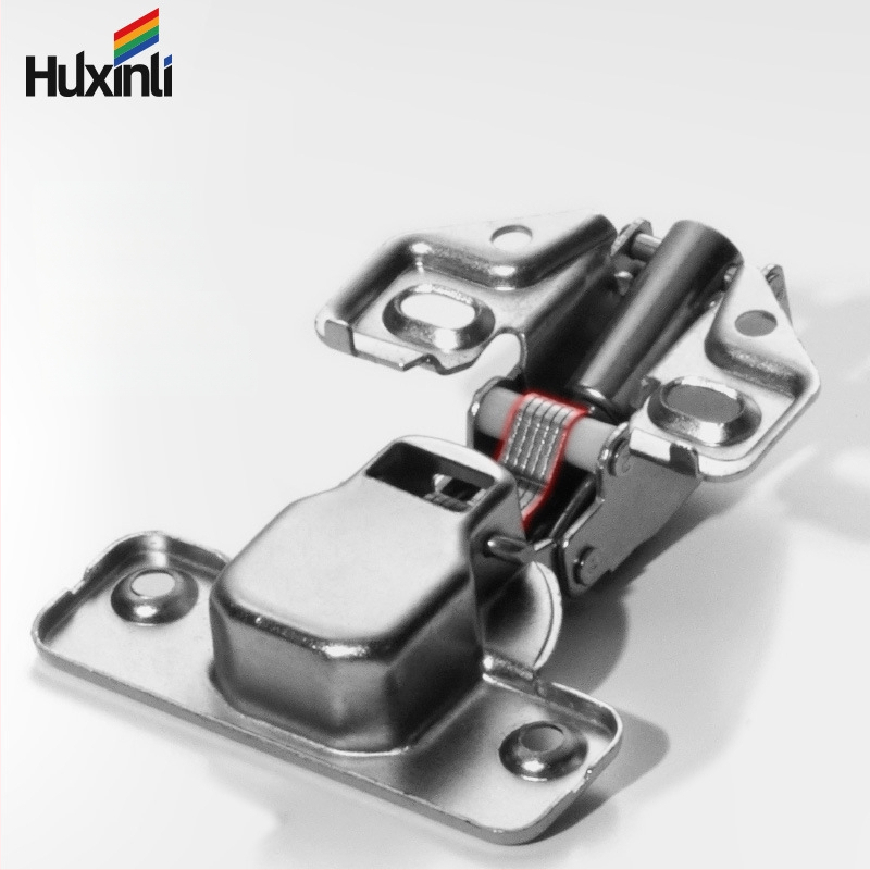 Pánt s krátkym ramenom pre dvere skríň a skriniek, americký štýl; materiál: studený valcovaný oceľ; povrch: meď-nikel; hydraulické tlmenie, tichý chod