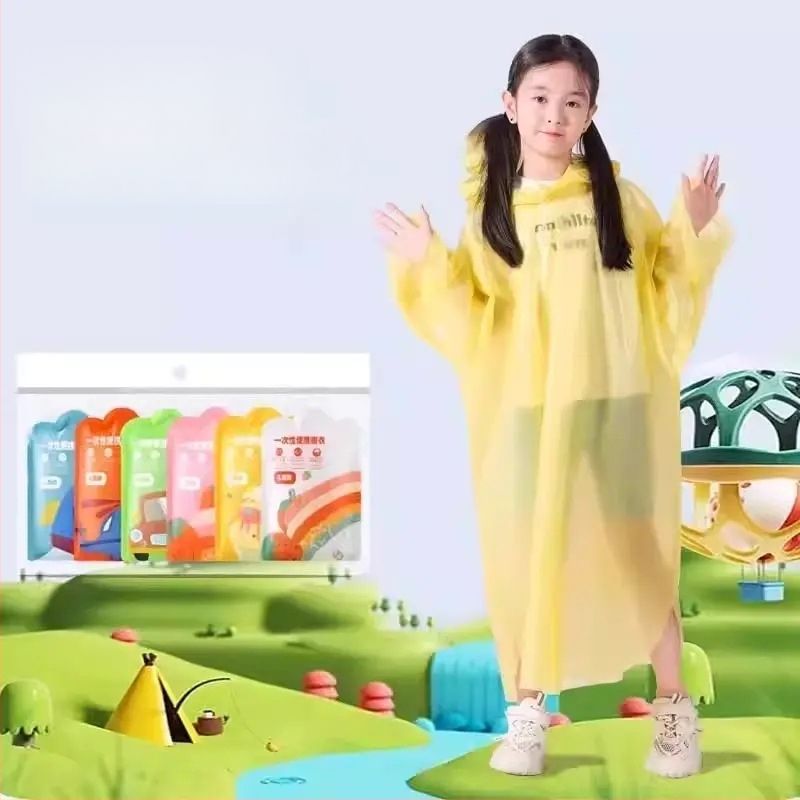 Detský jednorazový priehľadný pončo na dážď z PVC, kompletné krytie, klasický štýl