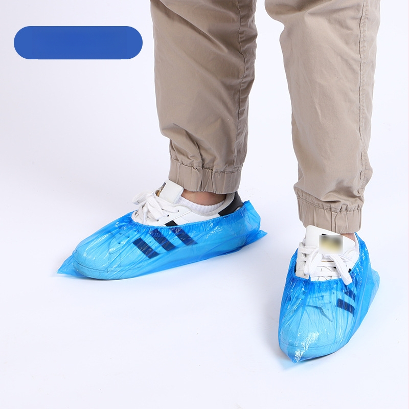 Jednorázové hrubšie návleky na topánky pre vnútorné použitie, protišmykové a odolné voči opotrebeniu, z plastu PE/polyetylén