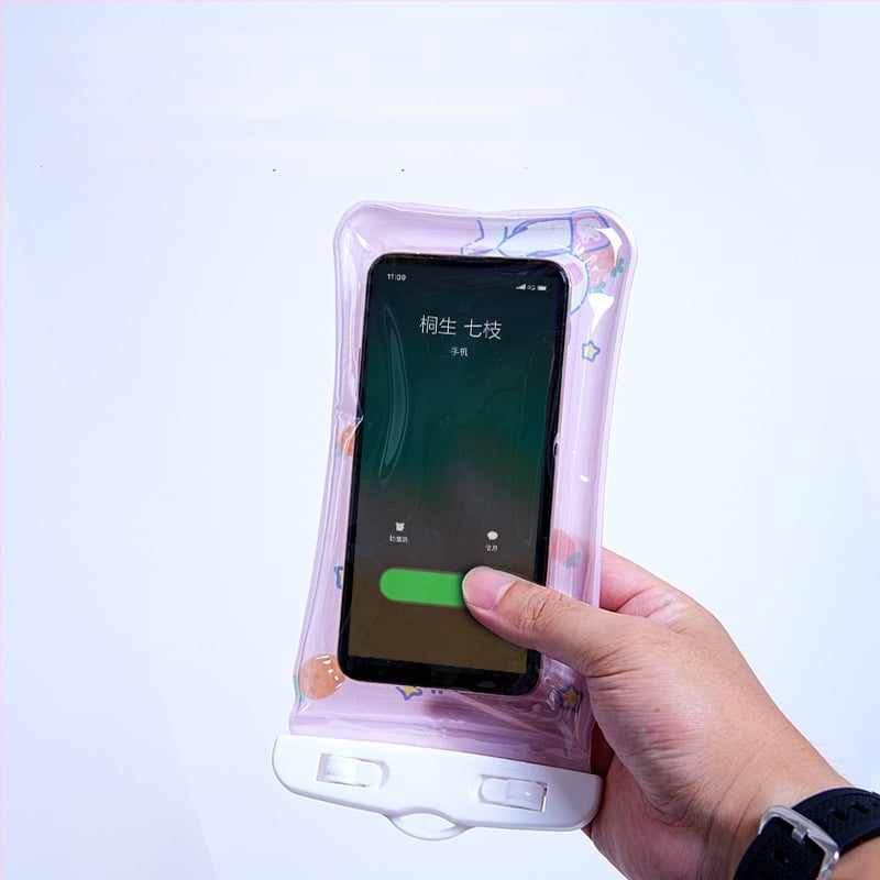 Cartoon vodotesná taška na telefón pre vonkajšie použitie, PVC materiál, pruhovaný vzor, nepremokavá tkanina, kapacita pod 6,5 L