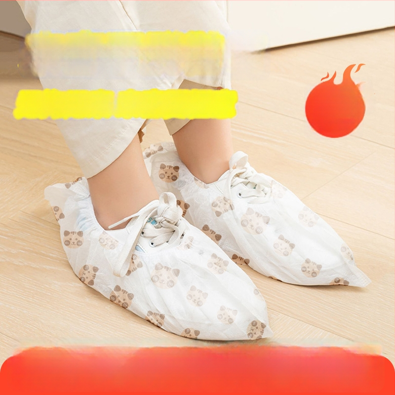 Jednorazové návleky na topánky z netkaného materiálu s potlačou, zosilnené protišmykové, vnútorné použitie, s vzorom medvedďa