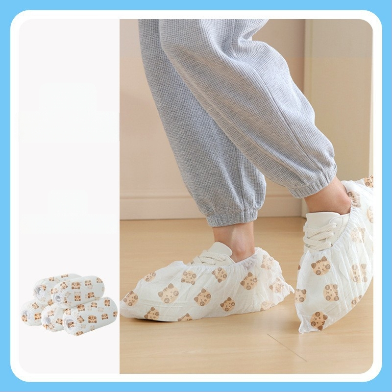 Jednorazové návleky na topánky z netkaného materiálu s potlačou, zosilnené protišmykové, vnútorné použitie, s vzorom medvedďa