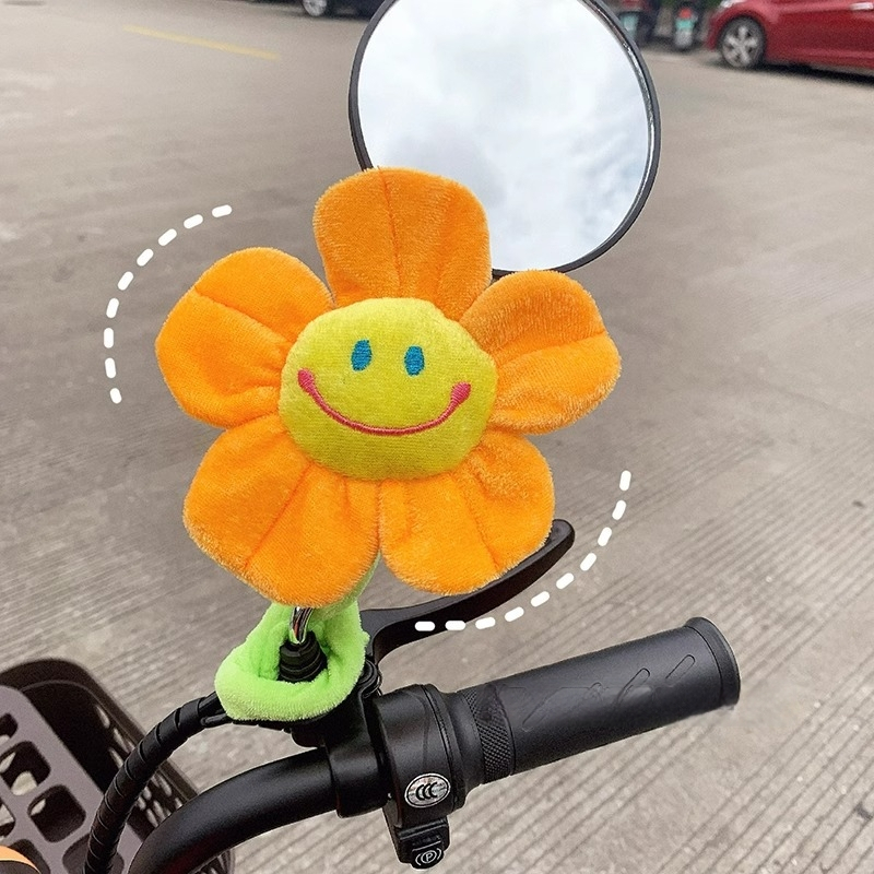 Slnečnicová ozdoba na spätné zrkadlo pre elektrické autá a motocykle so milým úsmevom