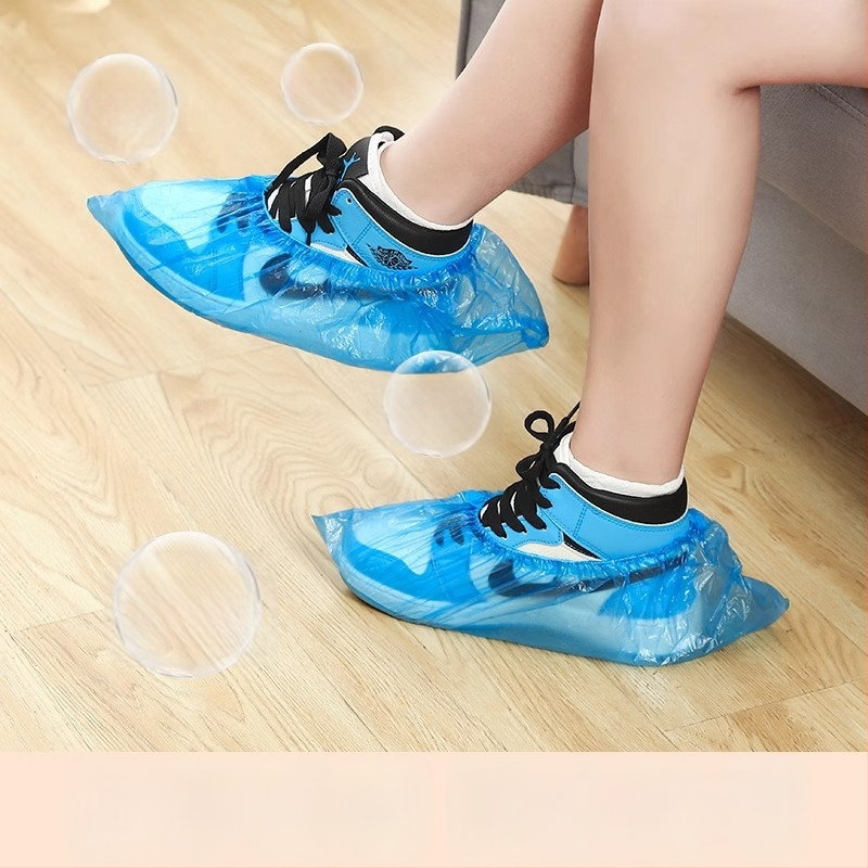 Jednorazové vnútorné návleky na topánky, 5 mm hrúbka, netkaný materiál, nepremokavé, protiskĺzové.