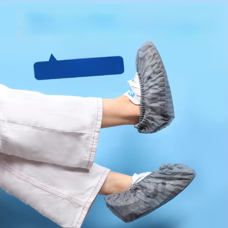 Hrubé jednorazové návleky na topánky z netkanej textílie, priedušné, protišmykové, prachotesné pre domáce použitie; hrúbka 300 g; 100 ks v balení