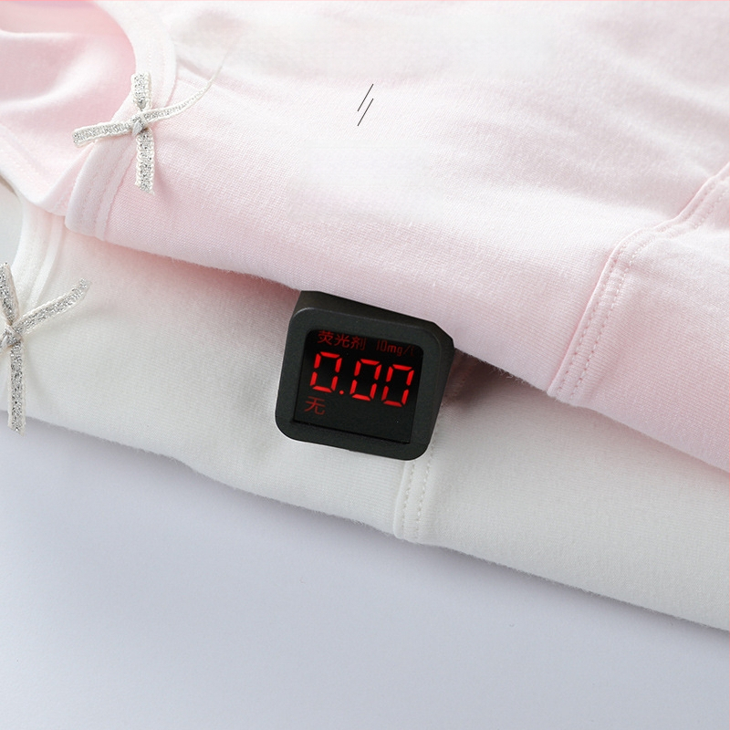 Dievčenská bavlnená tréningová podprsenka v vest štýle, plný košík, tenké formované košíky, pevné dvojité ramienka, priedušná a pot odvádza, podšívka bavlna 90–95%