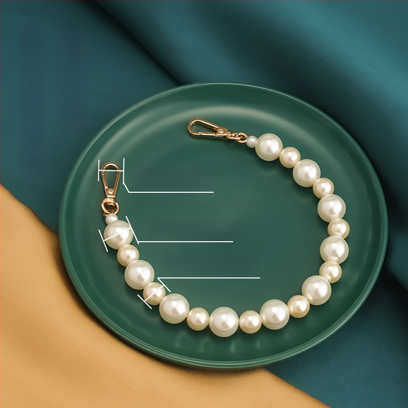 Taška popruh s perlovým reťazom a ozdobným reťazom | Značka: Weiqi; Materiál: ABS; Číslo artiklu: 220409; Uvedenie: Leto 2024; Štýl: Mestský minimalistický