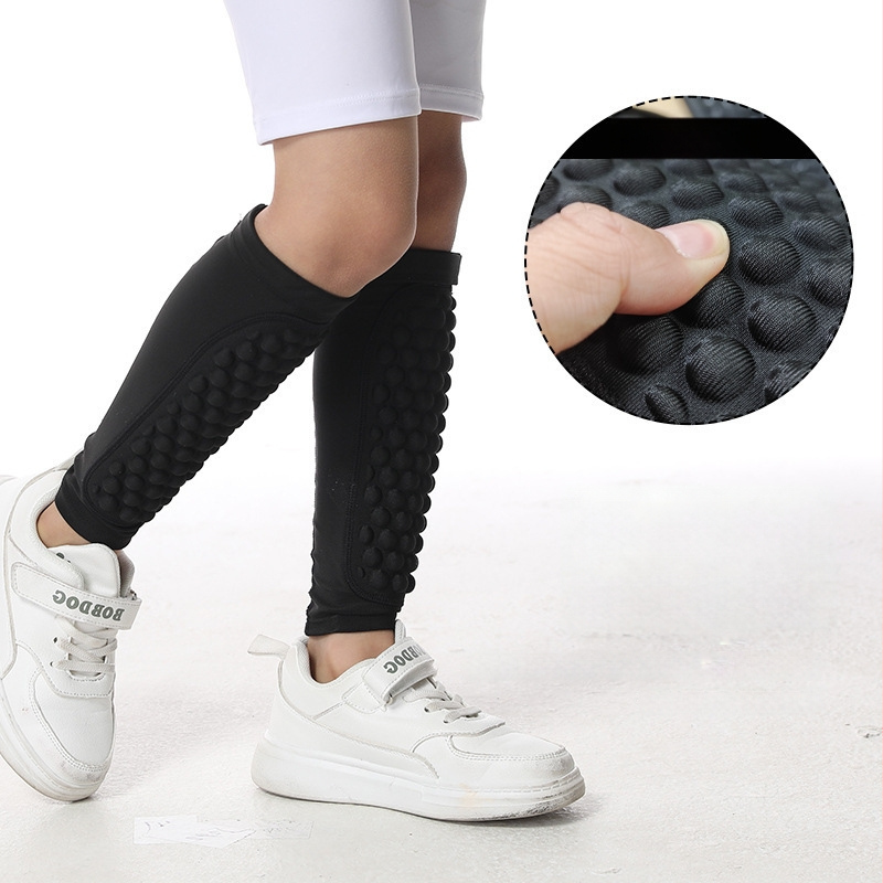 Deti chrániče holene na futbal – Spandex materiál, ochrana holene (Materiál: Spandex; Cieľová skupina: Deti; Ochranná zóna: Holene; Kategória: Ochranný chránič; Vhodné športy: Futbal, Basketbal, Behanie, Rugby, Skateboard)