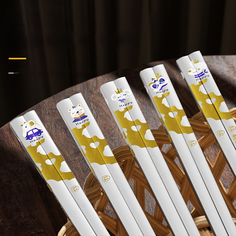 Pevné titánové paličky v krabičke, 5 párov, antibakteriálne a proti plesniam, potravinárske kvality, moderný minimalistický štýl