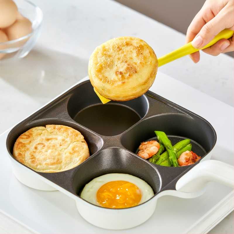 Panvica na vajíčka so štyrmi otvormi s titan-keramickým nepriľnavým povrchom, hliníková zliatina, viacvrstvové dno