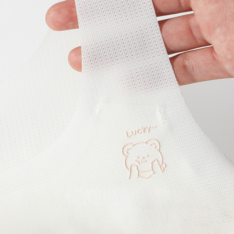 Bezšvový dievčenský podprsenka v štýle vesty, s plnými košíkmi; ultra tenké tvarované košíčky; hlavná látka nylon/spandex 50–70%; podšívka Mulberry hodváb (<30%); nastaviteľné dvojité ramienka; priedušný, tvarovanie chrbta, absorbuje pot, pohodlný