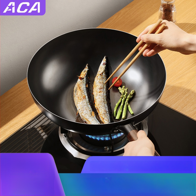 Litínový wok s nitridovaným plochým dnom a viacvrstvovým dnom, veko z nehrdzavejúcej ocele so sklom, bez povlaku