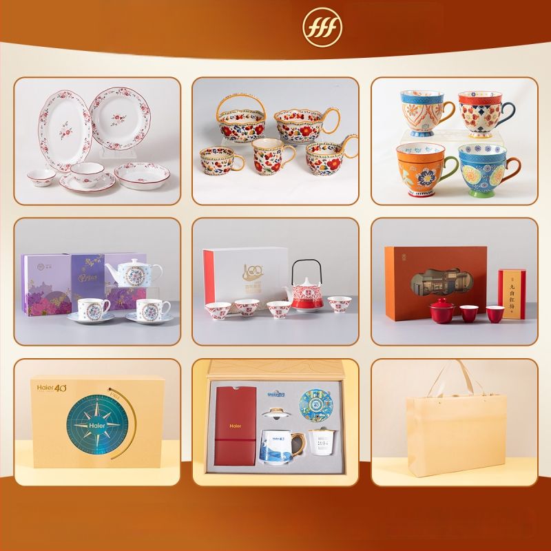 Porcelánový hrnček s kvetinovým vzorom, vidiecky štýl, vhodný do mikrovlnky, odolný voči vysokým teplotám.