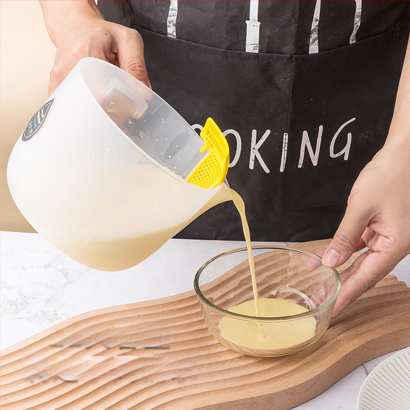 Odmerka s kalibrom – plastová kuchynská odmerka na pečenie, moderný minimalistický dizajn